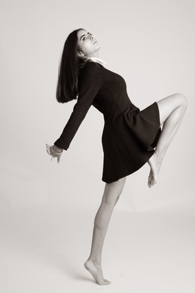 黑白时尚风格美女写真摄影图片